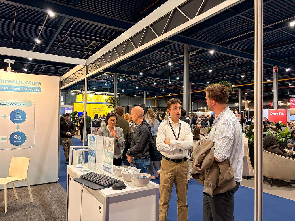 Face-to-face exchanges with visitors at the Keypasco booth.