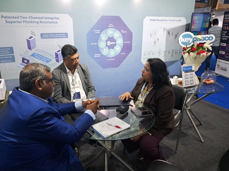 Keypasco 團隊於 CyberSec India Expo 2026 展位與來賓交流