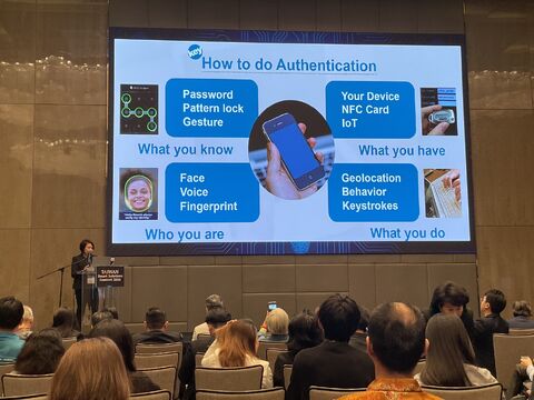 Keypasco representative presenting identity authentication concepts at the forum